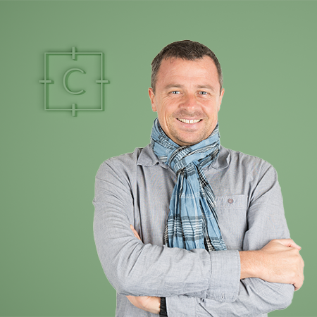 Consultant en outplacement, psychologue du travail en position debout