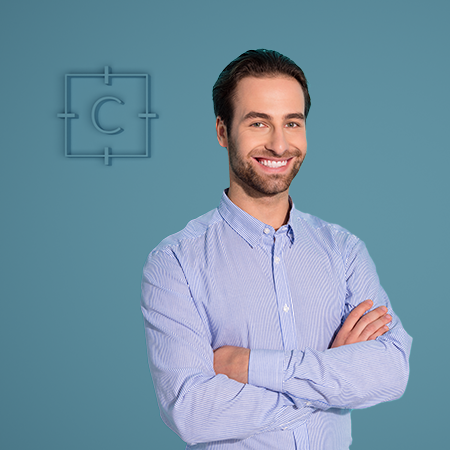 Consultant RH debout démontrant de l'écoute active